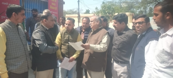 हाउस टैक्स को लेकर उत्पीड़न के विरोध में उतरे व्यापारी
